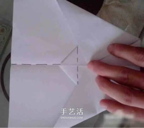 The simplest way to fold a paper airplane, a simple tutorial for toddlers to make an origami airplane