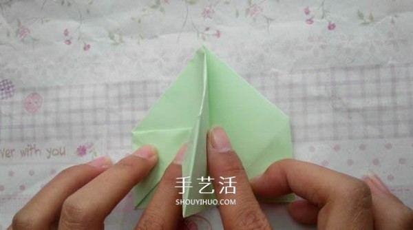 A tutorial on how to fold a diamond rose and a tutorial on how to fold a diamond rose