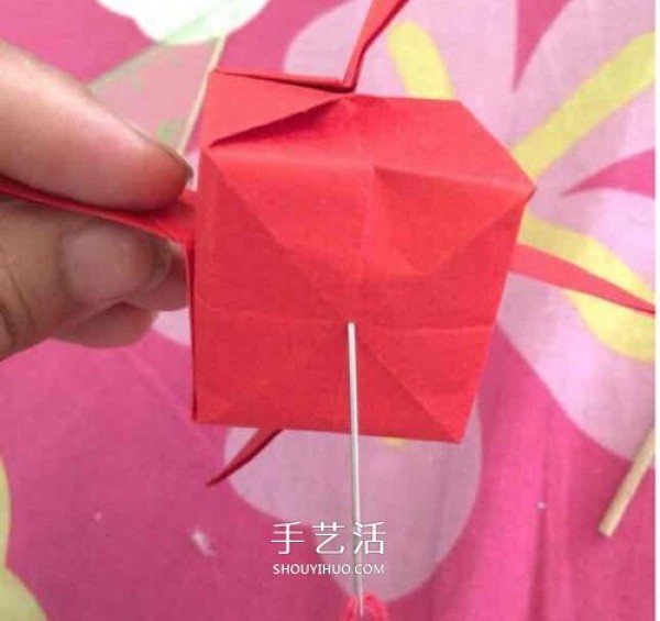 How to Origami a Lantern with Wings and Illustrations of How to Fold a Paper Lantern with Tassels