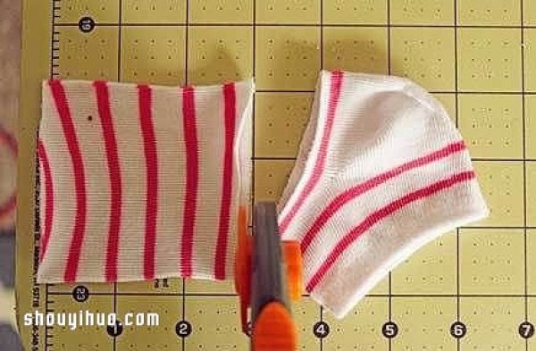 Use old socks to make dolls and DIY cute snake toys for children