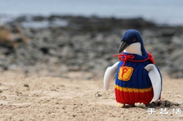 Put a knitted sweater on the penguin