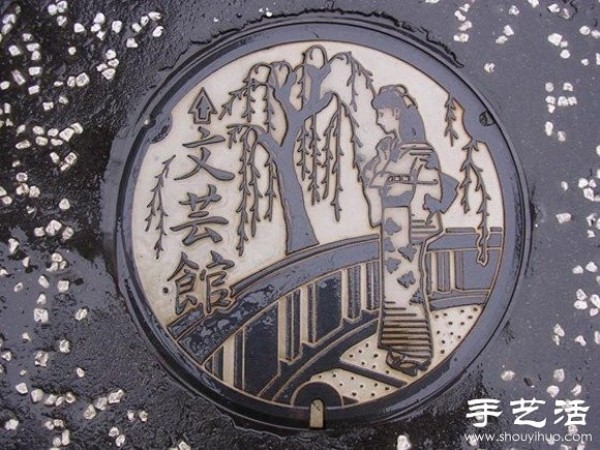 Japanese street creative manhole cover DIY design