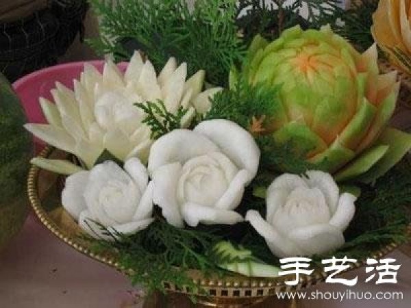 Exquisite peony watermelon carvings