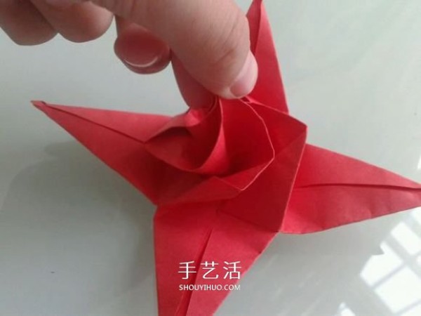 Origami flower tutorial: Illustration of how to fold a beautiful double rose