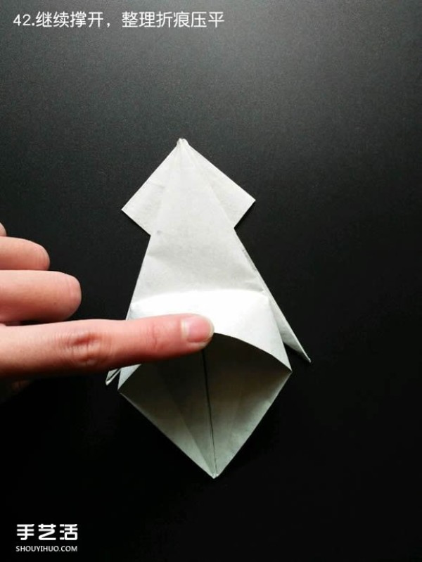 Super complex origami shark illustration, detailed steps for folding a three-dimensional shark