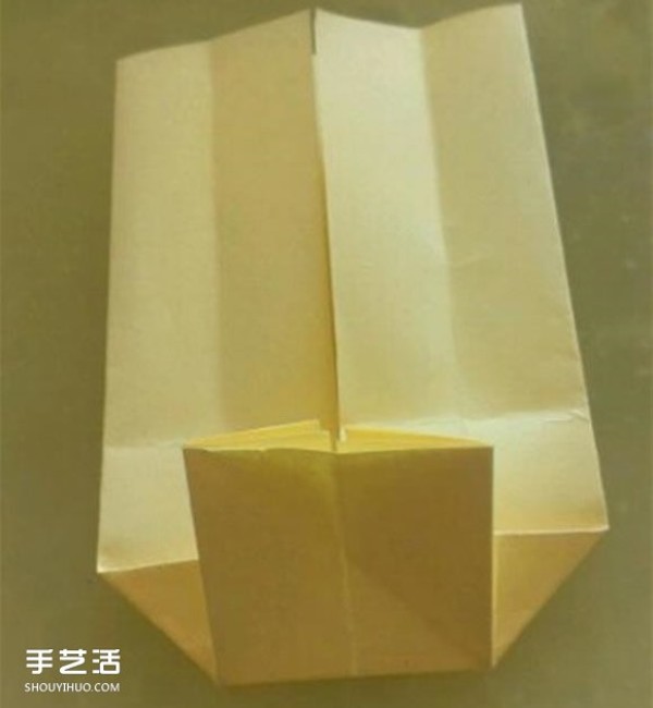 An illustrated tutorial on how to fold a three-dimensional bed, detailed instructions on how to make an origami bed