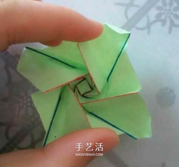 Valentines Day gift box origami illustration, how to fold a beautiful Korean rose gift box