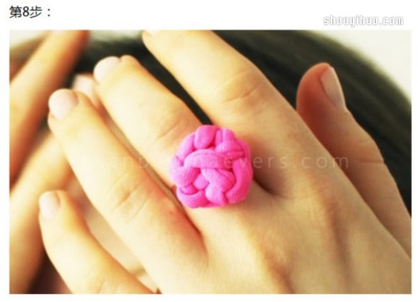 DIY illustrated tutorial on how to braid a cute flower-shaped rope ring