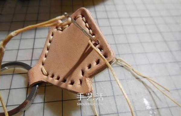 How to make your own leather keychain, how to make a handmade leather keychain