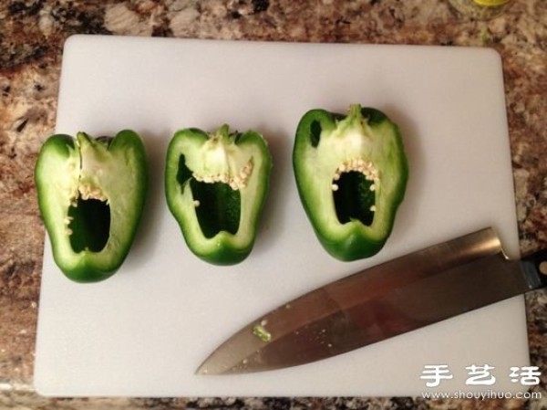 Green pepper and red pepper creative DIY horror expression