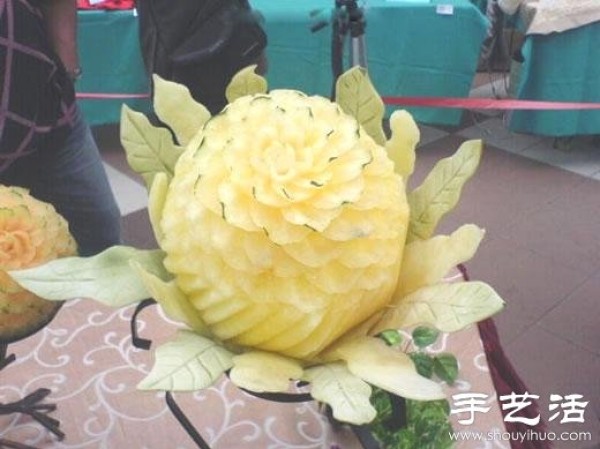 Exquisite peony watermelon carvings