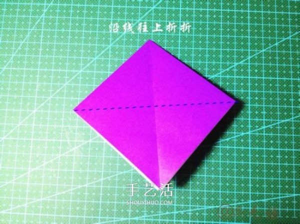 Illustration of how to fold a three-dimensional car, how to fold a hand-made origami car