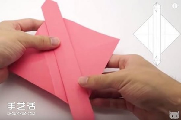 Pictures of how to fold an envelope with a heart and a heart-shaped stationery and illustrations of how to fold a love letter