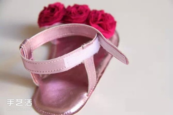 Renovate unwanted old bags to DIY to make beautiful baby shoes