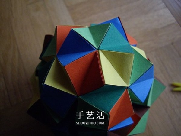 The steps of folding a paper ball and the picture of the detailed steps of origami balls