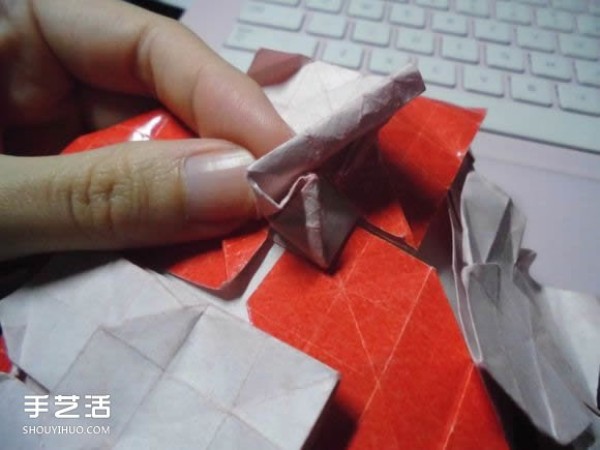 Kissing Fish Origami Illustration of the Super Complex Heart Folding Process