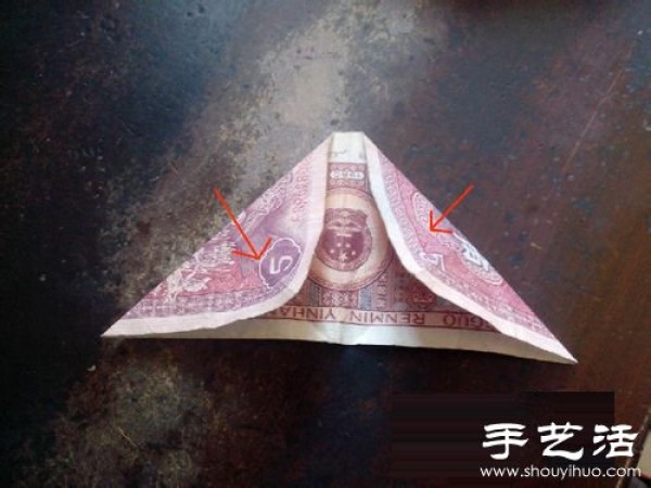 Illustrated tutorial on how to fold paper money