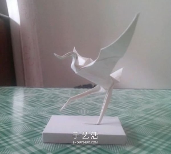 Handmade Crane Dance Origami Illustrated Tutorial: The folding process of three-dimensional paper cranes