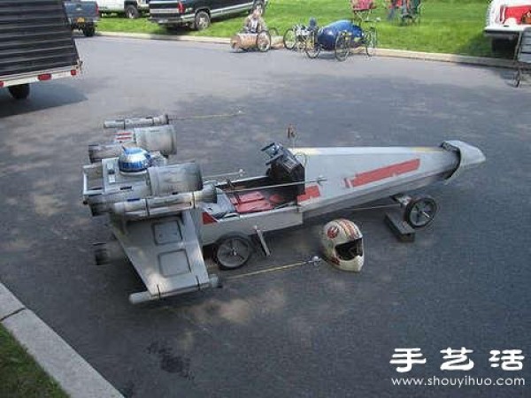 Cartons turned into treasure DIY Star Wars X-wing style car