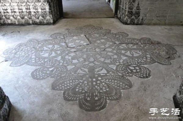 Lace pattern graffiti that beautifies the city