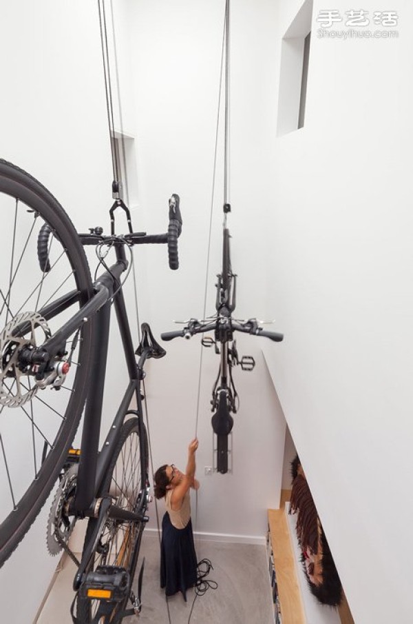 Room renovation: Bicycles can also be turned into art pieces, a storage tip