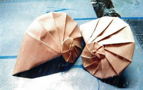 A simple nautilus folding method and an illustration origami ocean shell biology tutorial