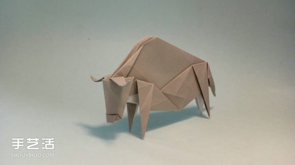 Illustration of the folding method of the zodiac ox, step by step diagram of handmade origami zodiac ox