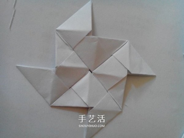 Illustration of folding a polyhedral cube, step-by-step diagram of origami cube