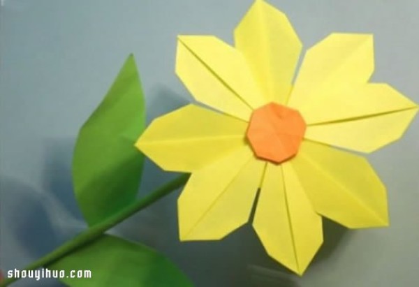 Illustrated tutorial on how to fold origami sunflowers with small yellow flowers in full bloom