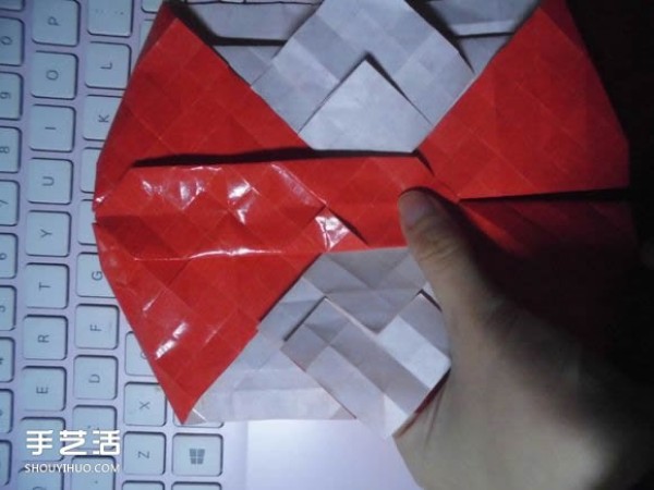 Kissing Fish Origami Illustration of the Super Complex Heart Folding Process