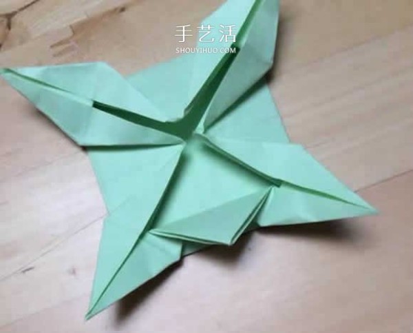 How to fold a spinning paper top with a simple flower-shaped top origami tutorial