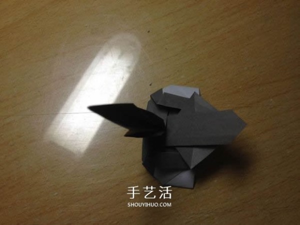 The origami method of an excavator illustrates the folding process of a manual excavator