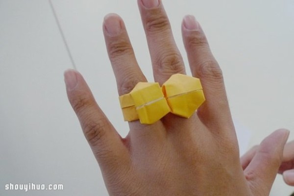 How to fold a ring with step-by-step instructions and an illustrated tutorial on origami watches