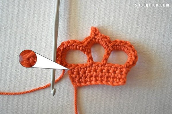 Wool crochet mini crown DIY cute brooch or headband