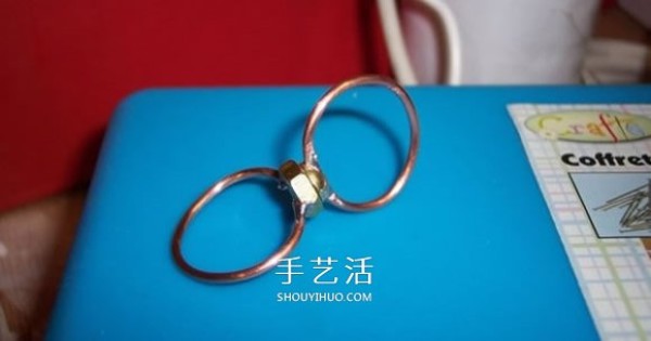 Creative couple rings DIY screw nuts to make creative Valentines Day gifts