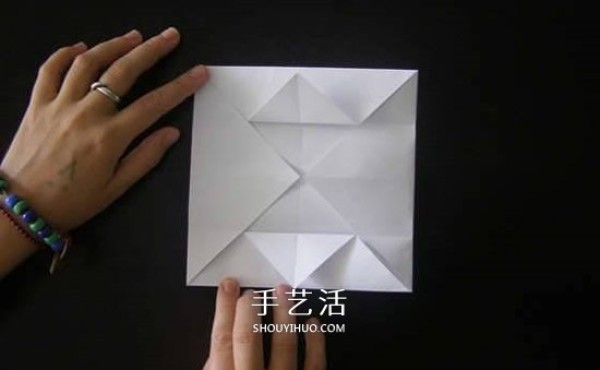 Illustration of the folding method of a simple garbage box, handmade origami square garbage box