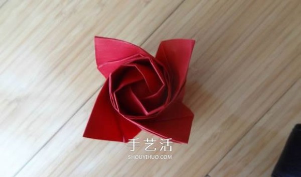 Represents beauty and love! Step by step illustration of handmade origami roses