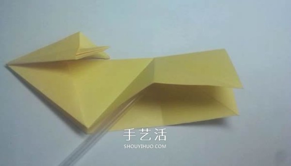 The detailed origami illustration process will teach you how to fold a three-dimensional rabbit