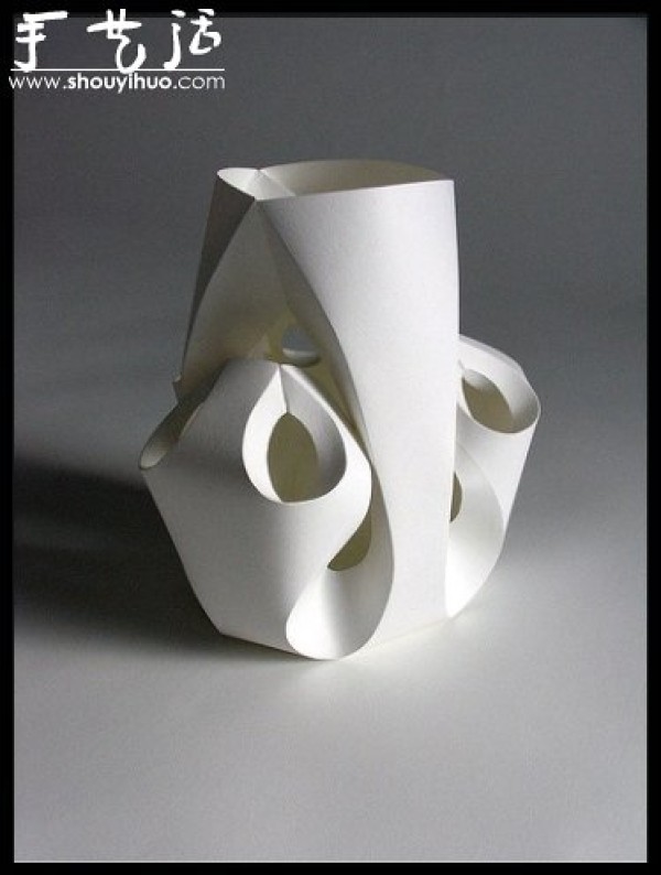 Appreciation of geometric three-dimensional origami works