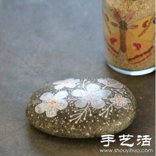 Fresh and elegant hand-made stone painting