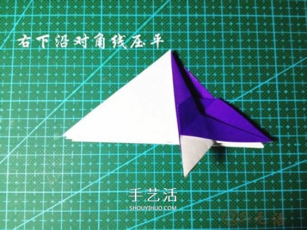 Illustration of how to fold a three-dimensional car, how to fold a hand-made origami car