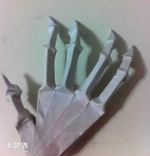 How to Origami Skeleton Hand Bones Illustrations of How to Fold Horror Skeleton Hands for Halloween