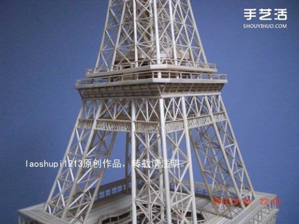 A detailed illustrated tutorial on making a model of the Eiffel Tower using chopsticks and bamboo skewers