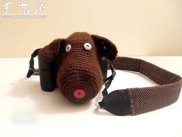 Knitted puppy-shaped camera case