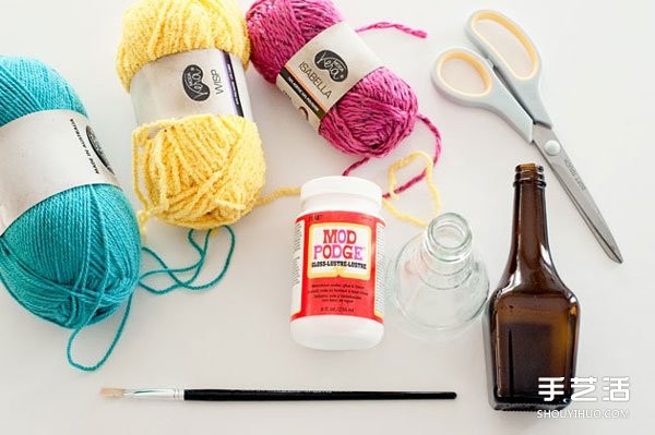 Wrap wool to make a wine bottle, vase, soy sauce bottle, and wind a handmade DIY vase