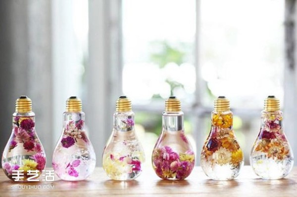 Japanese flower artist creates super dreamy light bulb floral decorations