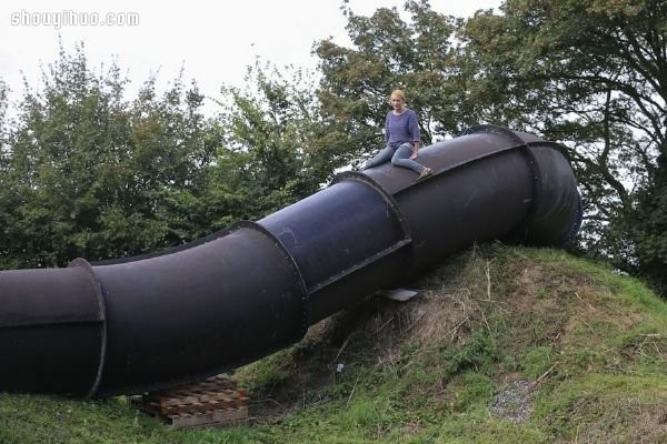 Buy back the waste plastic sink and DIY a giant water slide in your backyard