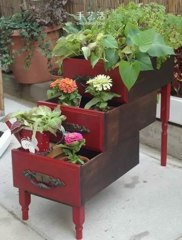 Creative DIY transformation of old drawers into beautiful and practical furniture