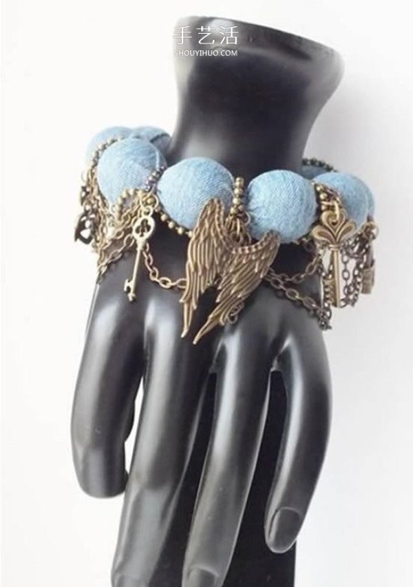 DIY method of bead-wrapped bracelet with illustrations of how to transform denim into an easy-matching bracelet