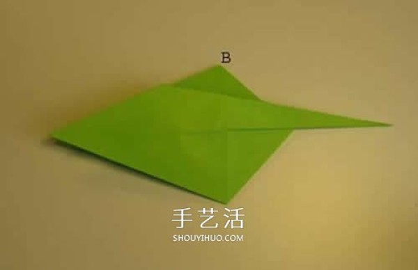 Step-by-step diagrams of hand-made origami pterosaurs. Illustrated process of folding pterosaurs